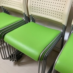 【無料】グリーンの椅子15脚　会議室にピッタリ！