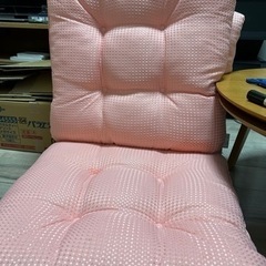 ピンク座椅子　座布団２つ付き