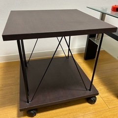 【お譲り先決定】木製のキャスター付きサイドテーブル