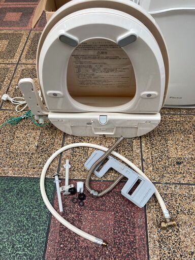 ☆中古￥9,800！【会員価格￥8,800】Panasonic　パナソニック　温水洗浄便座　家電　CH932SPE型　【BE076】