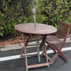 【無料】木製 ガーデンテーブルとイス 