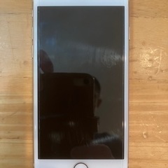 iPhone 8 中古　SIMロックなし　傷なし　ケースあり