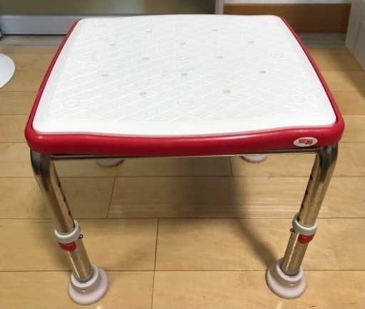 お風呂の中で使用する椅子　②