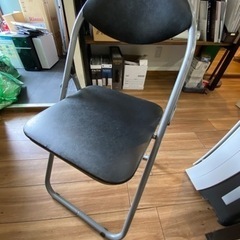パイプ椅子　黒