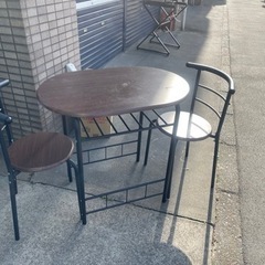 ダイニングテーブル＋椅子2コ