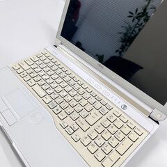 富士通ノートパソコン　LIFEBOOK AH77/E