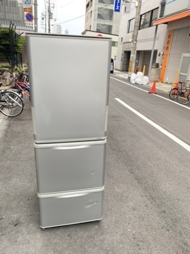 ♻️大阪市内配達設置無料 ♻️シャープ冷蔵庫350L♻️保証有り