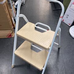 ☆中古￥800！【会員価格￥800】踏み台　家具　【BE098】