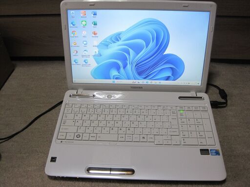 美品 Win11最新バージョン22H2 dynabook T350/46BW Core i5 M480 新品高速SSD500GB メモリ6GB 無線 Office2021