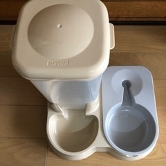 美品⭐︎ペットのエサ入れ　給餌器&給水器