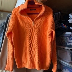 オレンジ色セーター