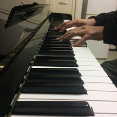 当方ピアノ弾き 歌や楽器を御一緒できる方を探しています。