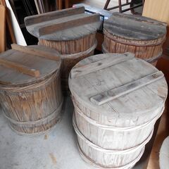古い木製の樽　４個　差上げます。