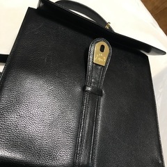 ランセルのショルダ型イタリア製漆黒鞄