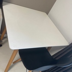 机（テーブル）と椅子のセット