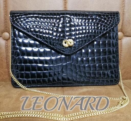 【LEONARD 】レオナール　ゴールドチェーンショルダークラッチバッグ　ブラック　蛇柄　美品