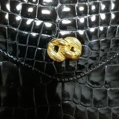 【LEONARD 】レオナール　ゴールドチェーンショルダークラッチバッグ　ブラック　蛇柄　美品 LEONARD 】レオナール ゴールドチェーンショルダークラッチバッグ