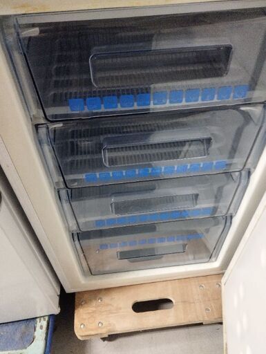 アビデラックス冷凍庫 2015年製 別館に置いてます
