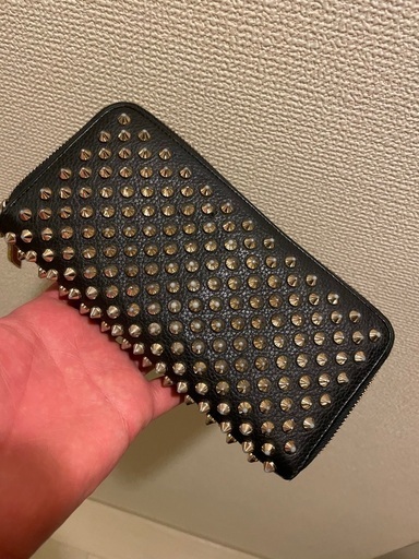 ルブタン長財布です。