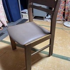 食卓の椅子