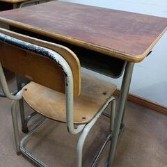 昔の学校の机と椅子　レトロ家具