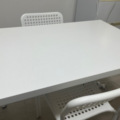 IKEA テーブルと2つチェア