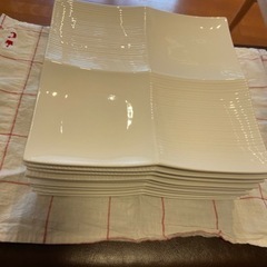 織部　軽量ホワイトライン四仕切り皿　8枚