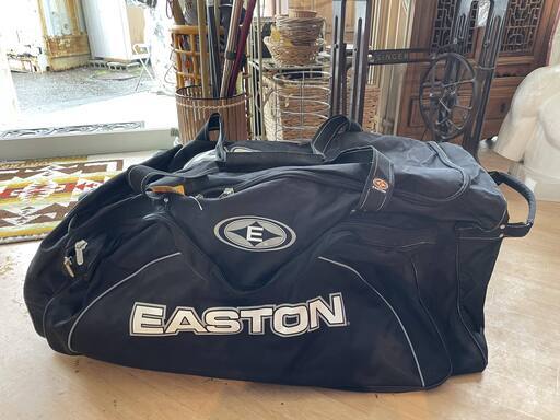 ◆EASTON イーストン アイスホッケー バッグ 大 SYNERGY 700 ウィール キャスター付 防具 道具 キャリー 旅行 遠征 スポーツ ウインター◆