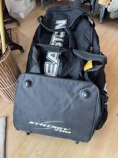 ◆EASTON イーストン アイスホッケー バッグ 大 SYNERGY 700 ウィール キャスター付 防具 道具 キャリー 旅行 遠征 スポーツ ウインター◆