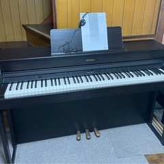 高年式中古美品、RolandローランドHP702-DR  2019年製