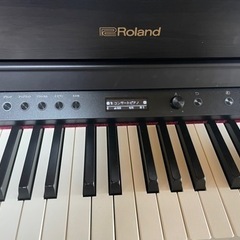 高年式中古美品、RolandローランドHP702-DR  2019年製