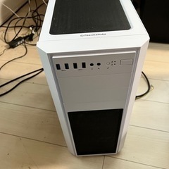 PCケース　白