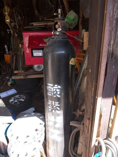 酸素ボンベ 高さ約150cm 引取限定