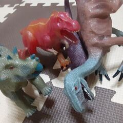 恐竜フィギュア