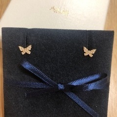 AHKAH バタフライパブェ　ピアス　販売証明書あり