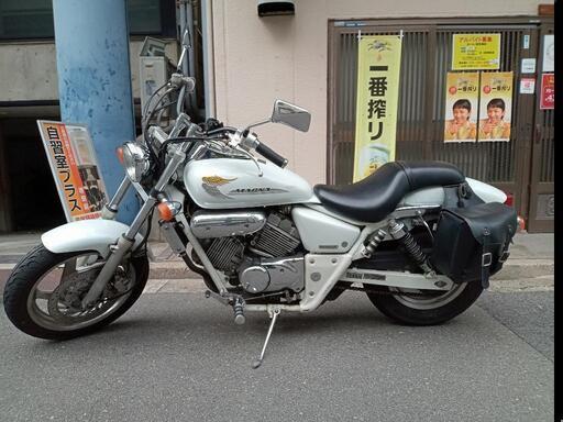 ホンダ V-TWINマグナ 250cc パールクリスタルホワイト