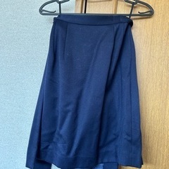 紺色のラップスカート