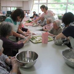 【調理員/1日4.75時間～】未経験・ブランク歓迎！シフト柔軟！/プチボーナス支給あり♪ − 島根県