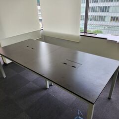 オフィス用のミーティングテーブル。折りたためますので、運搬しやす...