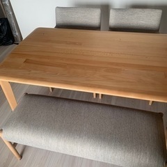 ダイニングテーブル セット <テーブル135cm、 椅子2台、ベンチ> 傷なし
