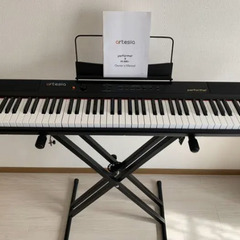 88鍵盤電子ピアノ本体・ヘッドホン・電子プラグ・ペダル付
