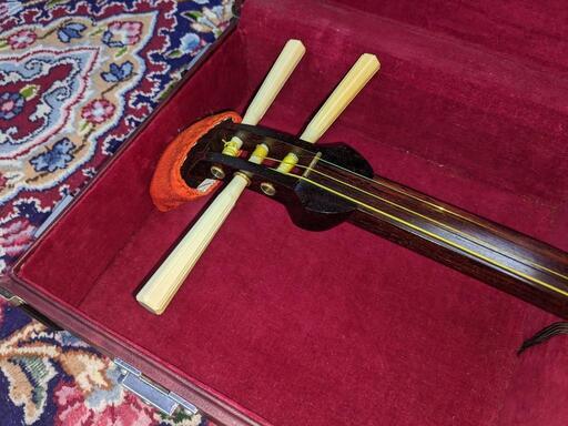 三味線1棹、収納長袋及び三味線の2棹立箱の3点セット 細棹三味線（長鞄付き） 三味線1棹、収納長袋及び三味線の2