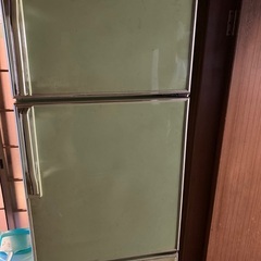 昭和レトロなみどり色のナショナル冷蔵庫　