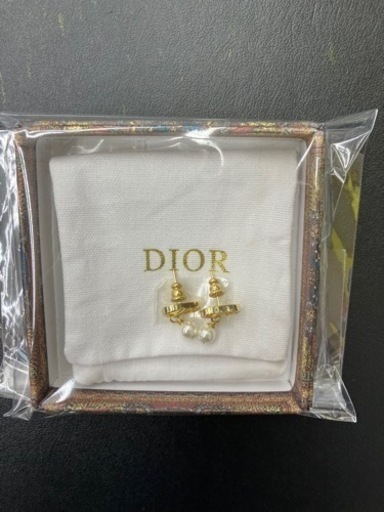 Diorメタル＆レジンパールピアス544