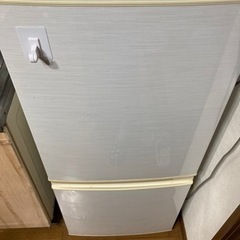 一人暮らしサイズの冷蔵庫SHARP