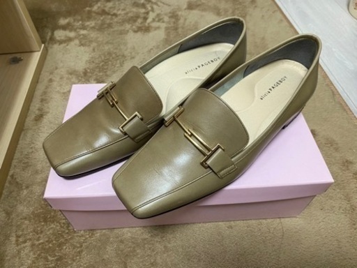 ★数回使用★ ダイアナ エッグシェルローファー　24cm