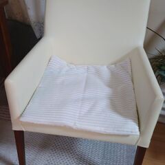 白い椅子2脚　あげます。(#^.^#) 
