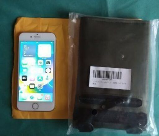 中古　SIMフリー　iPhone8 64GB ゴールド　と　付属品（未使用）スマホ ショルダー バッグ ななめ掛け 携帯
