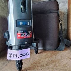 赤レーザー墨出器