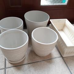 植木鉢　(陶器鉢4つ)